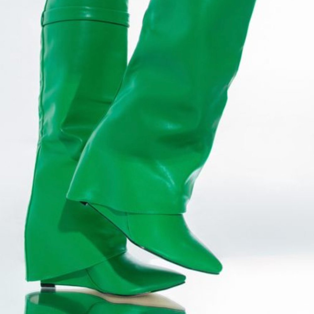 NEW IN BOX- AZALEA WANG "STUCK ON YOU WEDGE BOOT" GREEN sz 9